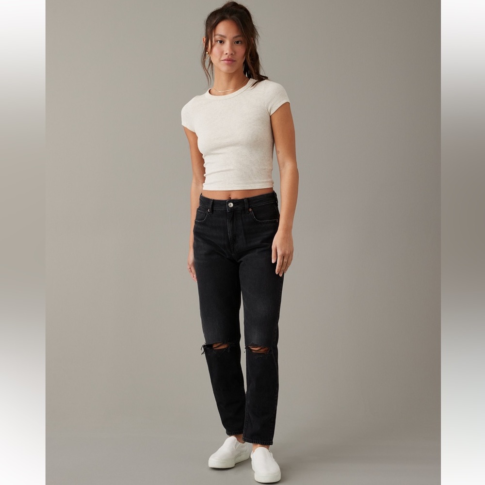 AMERICAN EAGLE Strigid Mom Jeans - Destroyed Black - 0 Short